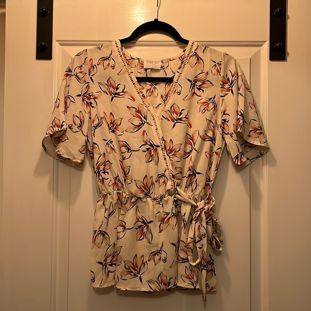 Sienna Sky crossover tie blouse short sleeve cream/burnt orange floral peplum